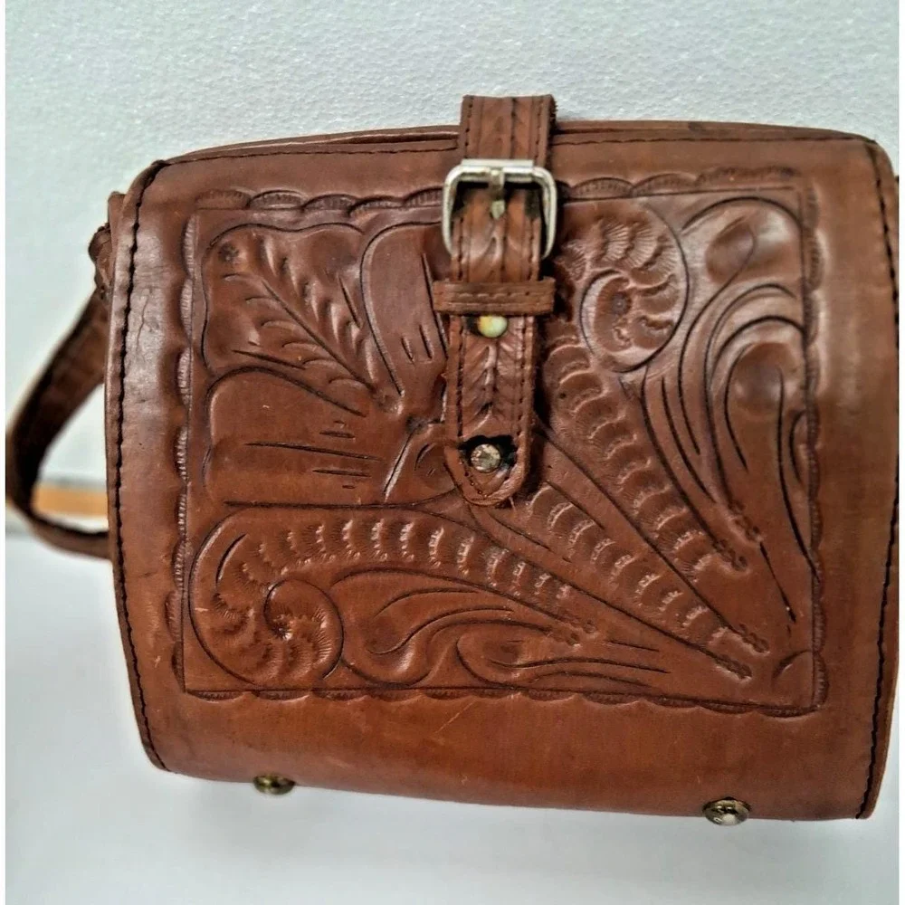 VINTAGE Leather Women's Hand Carved Purse, Brown-9